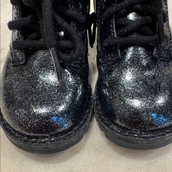 UGG - Picture 5 of 7